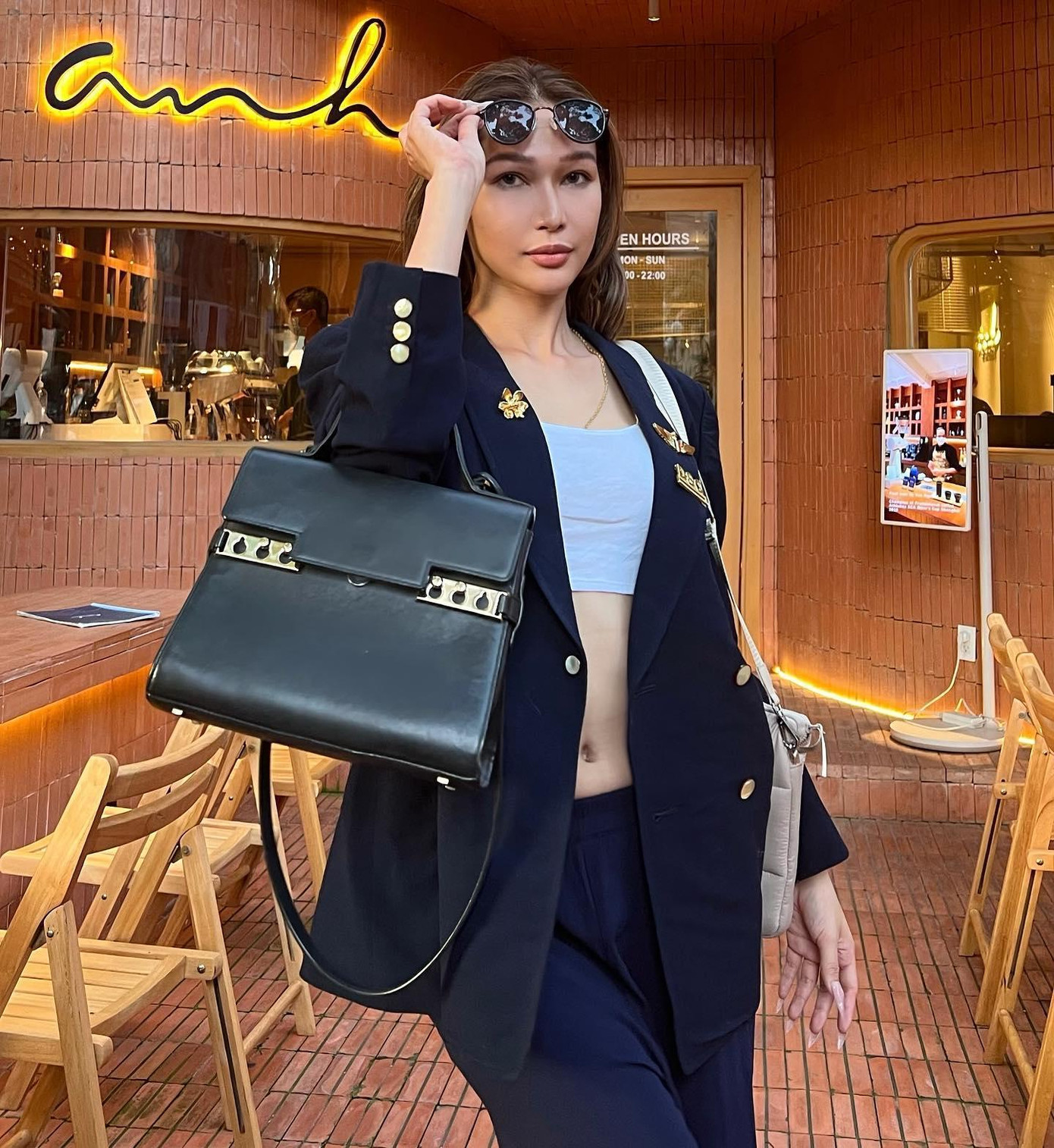 Một cách "pose dáng" với phụ kiện mà bạn có thể "bắt bài".