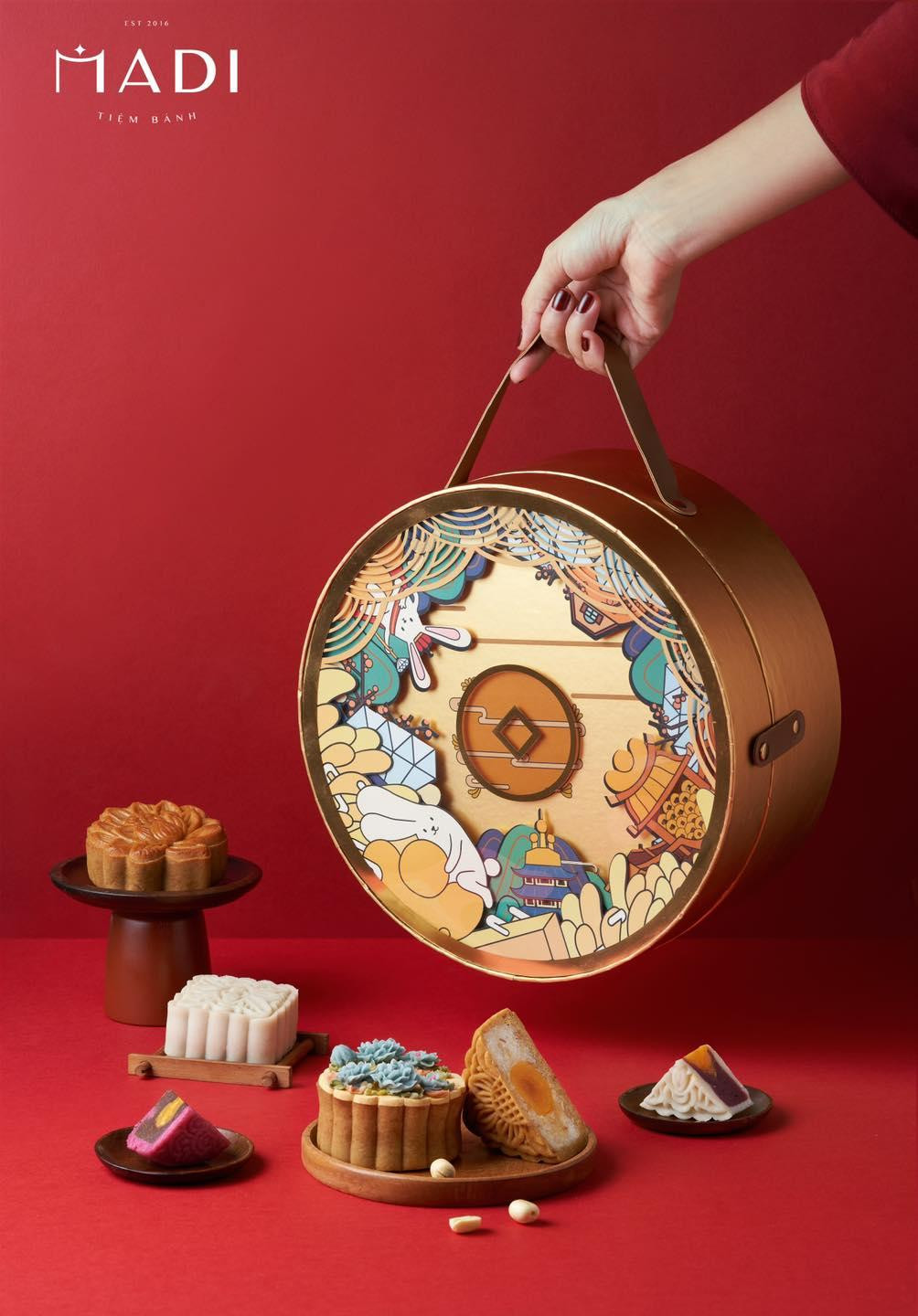 Bên cạnh yếu tố thẩm mỹ, hộp đựng còn chứa đựng câu chuyện, thông điệp đến từ những người sáng tạo. Ảnh: Tiệm bánh MaDi