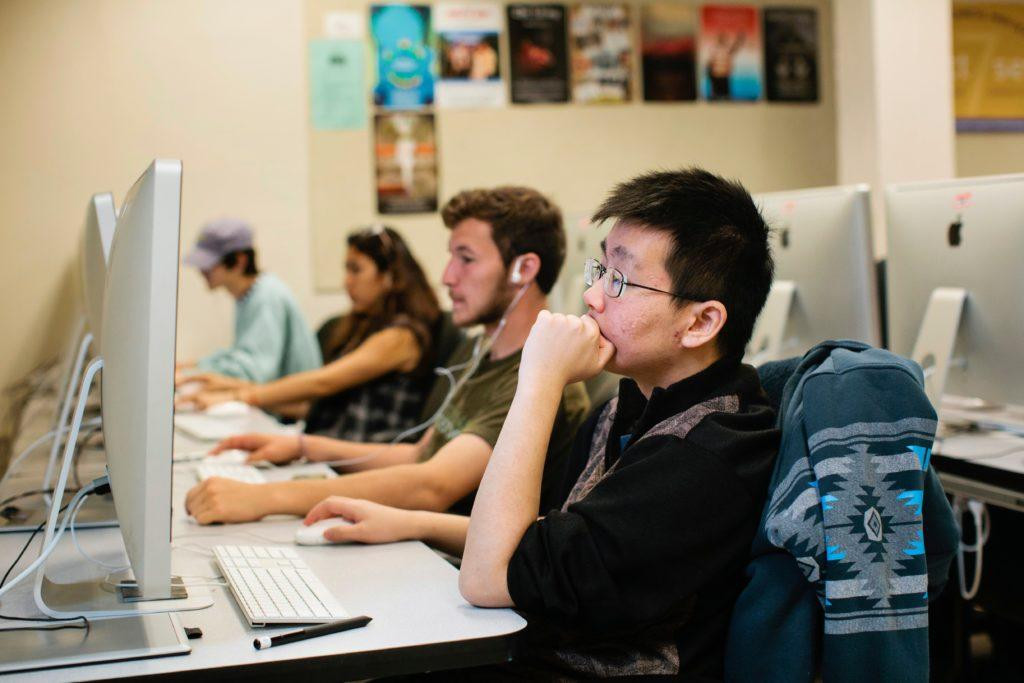 Tấm bằng khoa học máy tính cũng rất khó xin việc, nhất là khi vừa ra trường. Tấm bằng khoa học máy tính cũng rất khó xin việc, nhất là khi vừa ra trường.