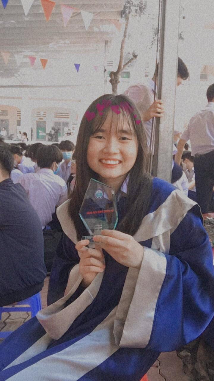 Kim Hoàn có nguyện vọng vào lớp chuyên Sinh của trường THPT chuyên Trần Đại Nghĩa. Ảnh: NVCC