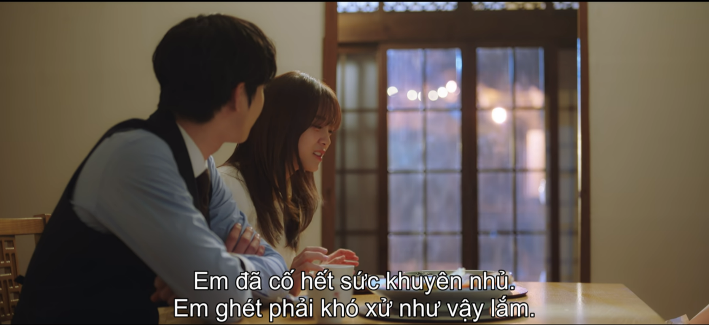 Từ mang ô, rủ Tae Moo đi tàu điện ngầm, đến chuyển chỗ,... Shin Ha Ri đã quan tâm đến người yêu bằng hành động bình thường mà ấp ám. Từ mang ô, rủ Tae Moo đi tàu điện ngầm, đến chuyển chỗ,... Shin Ha Ri đã quan tâm đến người yêu bằng hành động bình thường mà ấp ám.