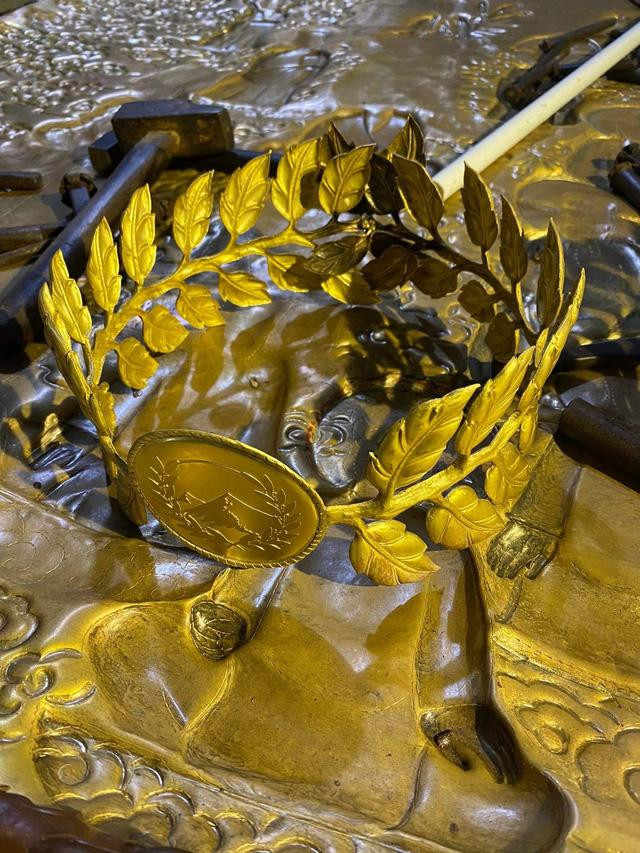 Từ bản vẽ thiết kế… đến khi hoàn thiện vòng nguyệt quế phải mất hơn 1 tháng. Ảnh: VTV Từ bản vẽ thiết kế… đến khi hoàn thiện vòng nguyệt quế phải mất hơn 1 tháng. Ảnh: VTV