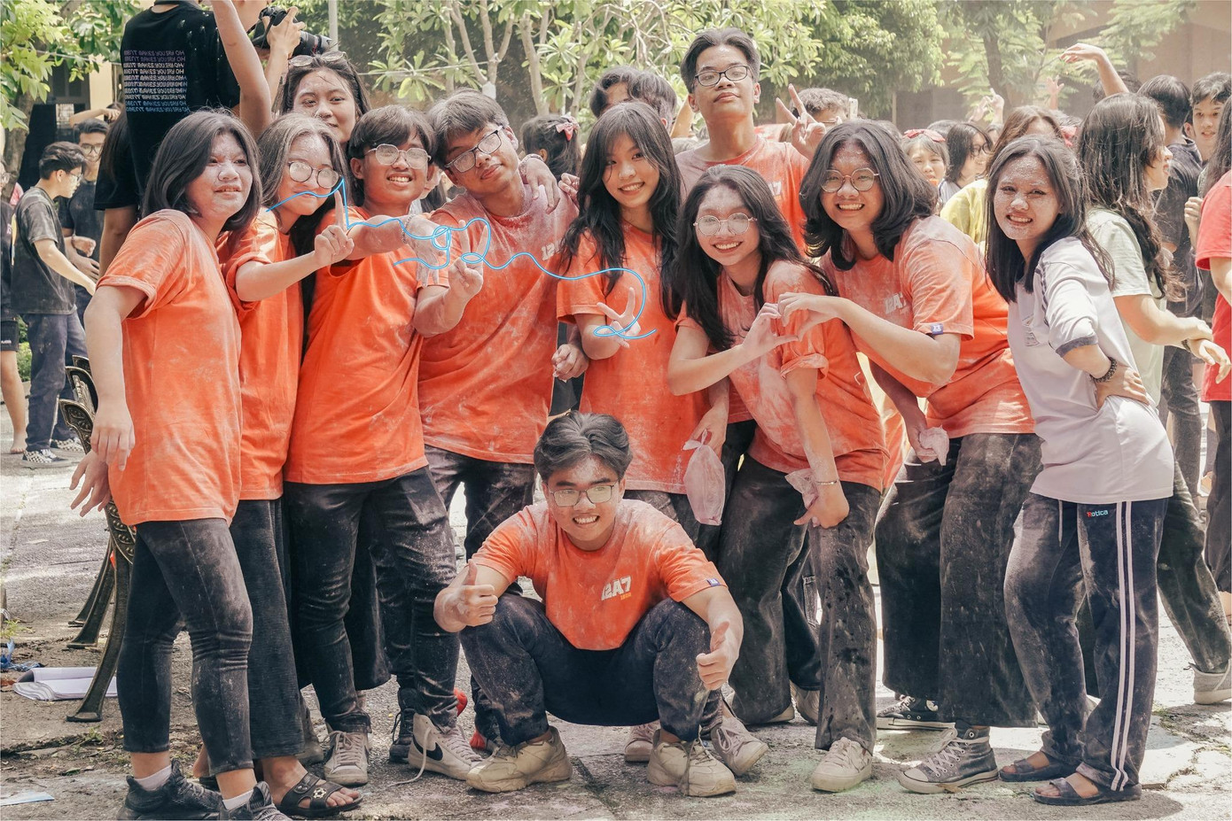 Lấm lem thì có hề gì, miễn là tụi mình lấm lem cùng nhau là được! Lấm lem thì có hề gì, miễn là tụi mình lấm lem cùng nhau là được!