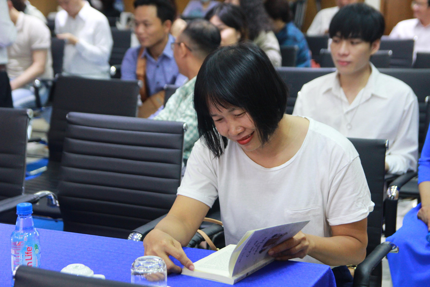 Nhà văn Nguyễn Ngọc Tư (tác giả của nhiều đầu sách nổi tiếng như &quot;Cánh đồng bất tận&quot;, &quot;Đong tấm lòng&quot;...) cũng đã từng là thí sinh của cuộc thi.