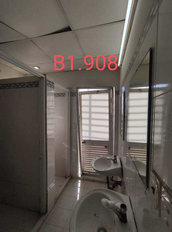 Khu nhà vệ sinh cũng xuống cấp trầm trọng. Ảnh: Công Tường Khu nhà vệ sinh cũng xuống cấp trầm trọng. Ảnh: Công Tường