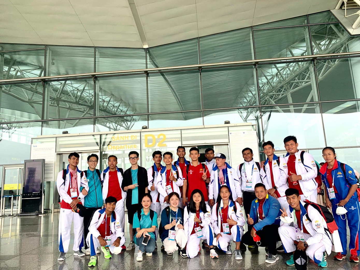 Dù chỉ gắn bó với nhau 2 tuần, nhưng mọi người ai cũng rất hòa đồng và dễ mến. Ảnh: NVCC