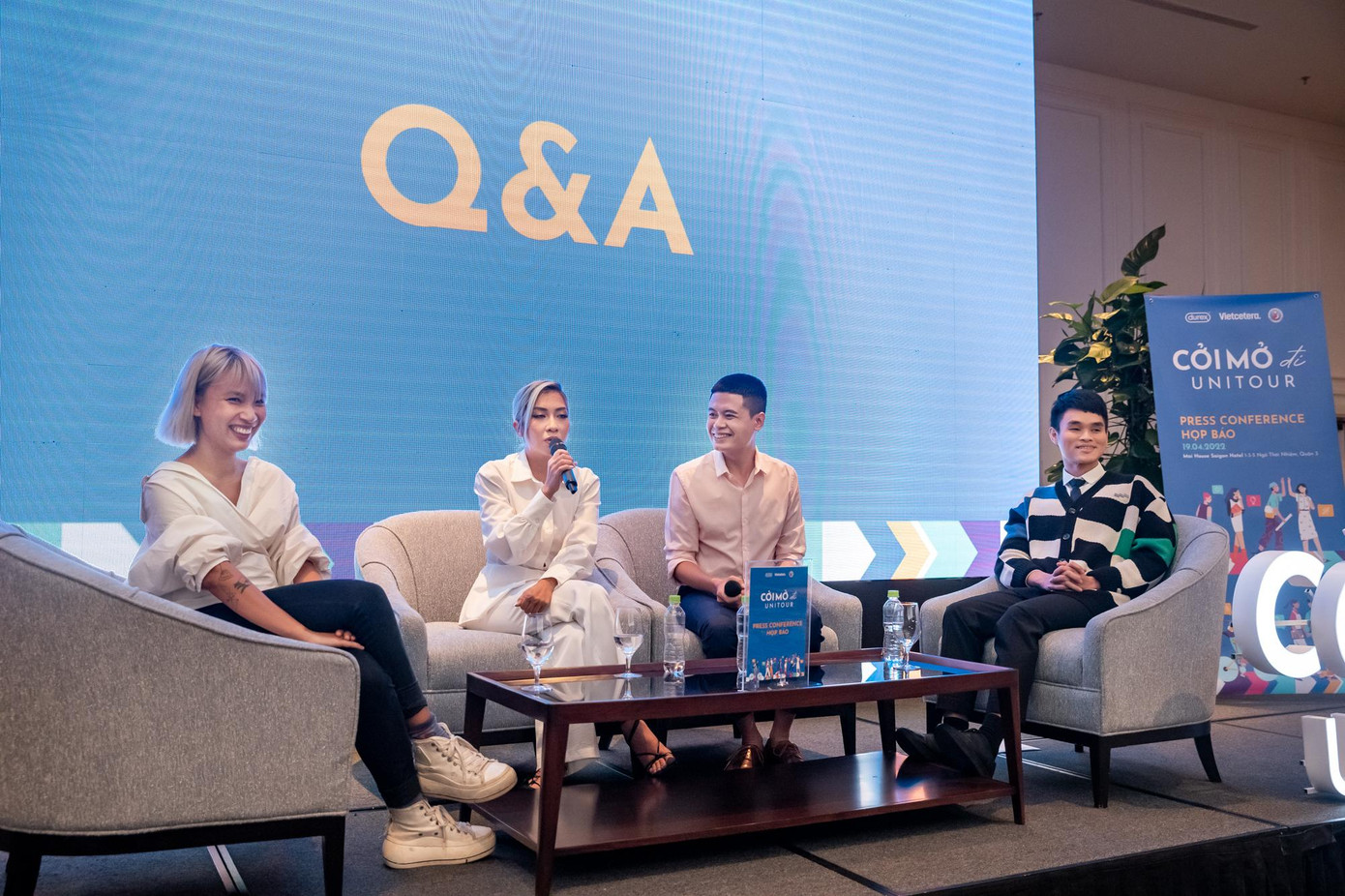 Bộ ba host "mãi mận" của podcast hứa hẹn sẽ mang đến loạt nội dung khiến Gen phải "bật chế độ bay lên".