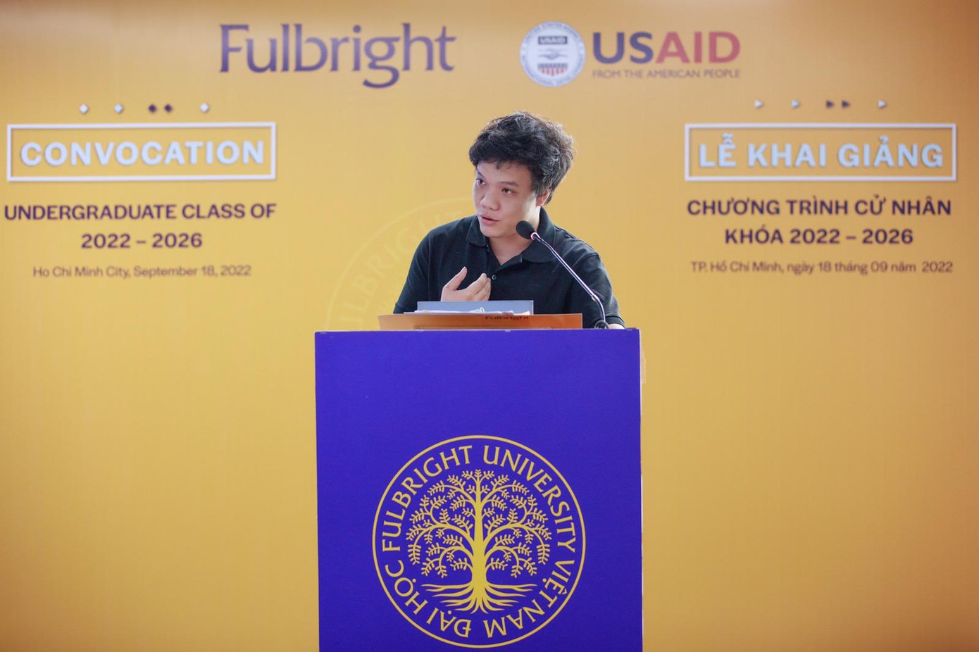 Khách mời Đinh Đức Hoàng phát biểu trong Lễ khai giảng khóa 2022 - 2026 của trường ĐH Fulbright Việt Nam. Ảnh: Bùi Văn/ Báo Thanh Niên Khách mời Đinh Đức Hoàng phát biểu trong Lễ khai giảng khóa 2022 - 2026 của trường ĐH Fulbright Việt Nam. Ảnh: Bùi Văn/ Báo Thanh Niên