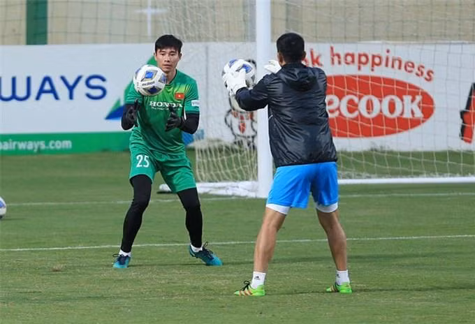 Sự chắc chắn của Văn Chuẩn giúp bảo toàn lưới nhà trước U23 Malaysia. Ảnh: VFF Sự chắc chắn của Văn Chuẩn giúp bảo toàn lưới nhà trước U23 Malaysia. Ảnh: VFF