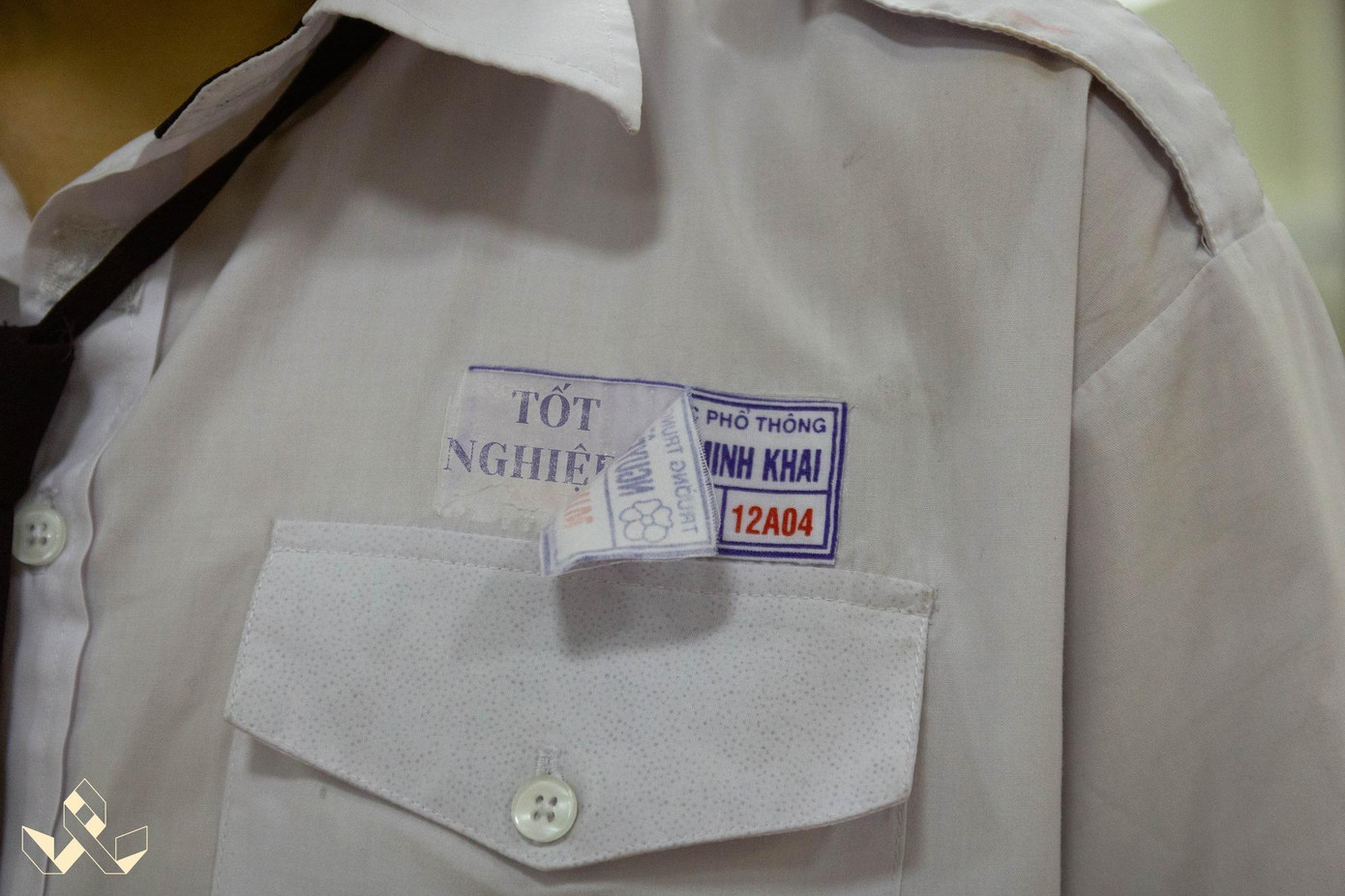 Tuổi 18 rồi sẽ qua đi, nhưng teen Minh Khai đều tin rằng ký ức về huy hiệu "Hoa mai" vẫn sẽ luôn được ở lại trong tim mọi người. Tuổi 18 rồi sẽ qua đi, nhưng teen Minh Khai đều tin rằng ký ức về huy hiệu "Hoa mai" vẫn sẽ luôn được ở lại trong tim mọi người.