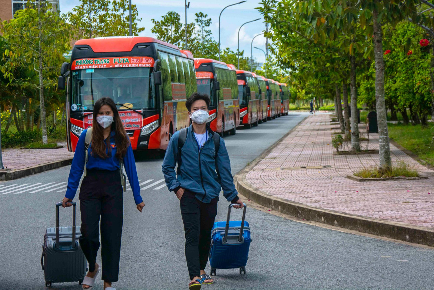 Các bạn nên ghi nhớ số điện thoại hỗ trợ của đoàn trường, hội sinh viên trường để liên lạc ngay khi gặp khó khăn. Ảnh: Fanpage ĐH Y Dược Cần Thơ.