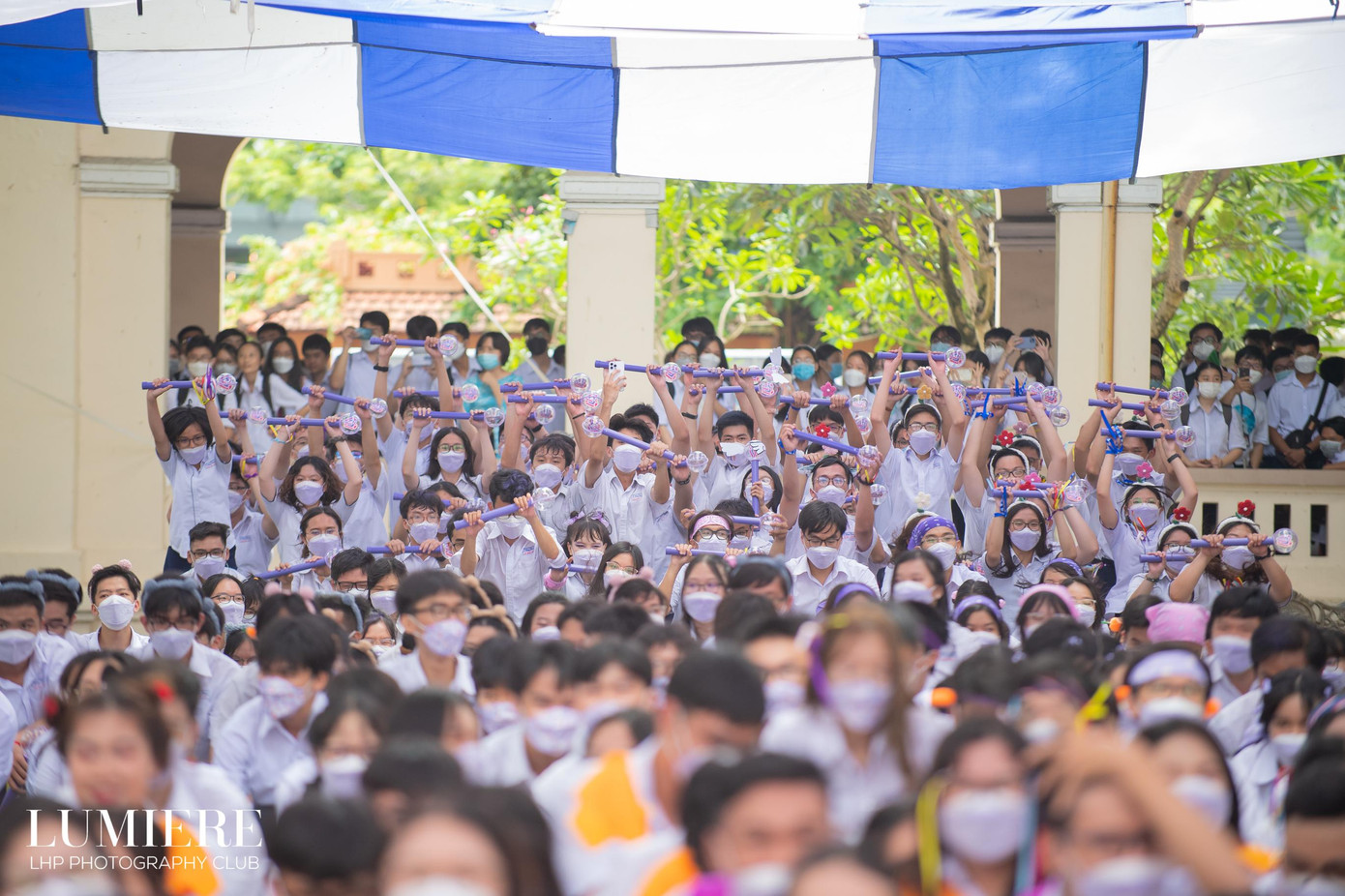 Chương trình đã diễn ra với sự góp mặt của tất cả các teen khối 12 Phong Lê. Chương trình đã diễn ra với sự góp mặt của tất cả các teen khối 12 Phong Lê.