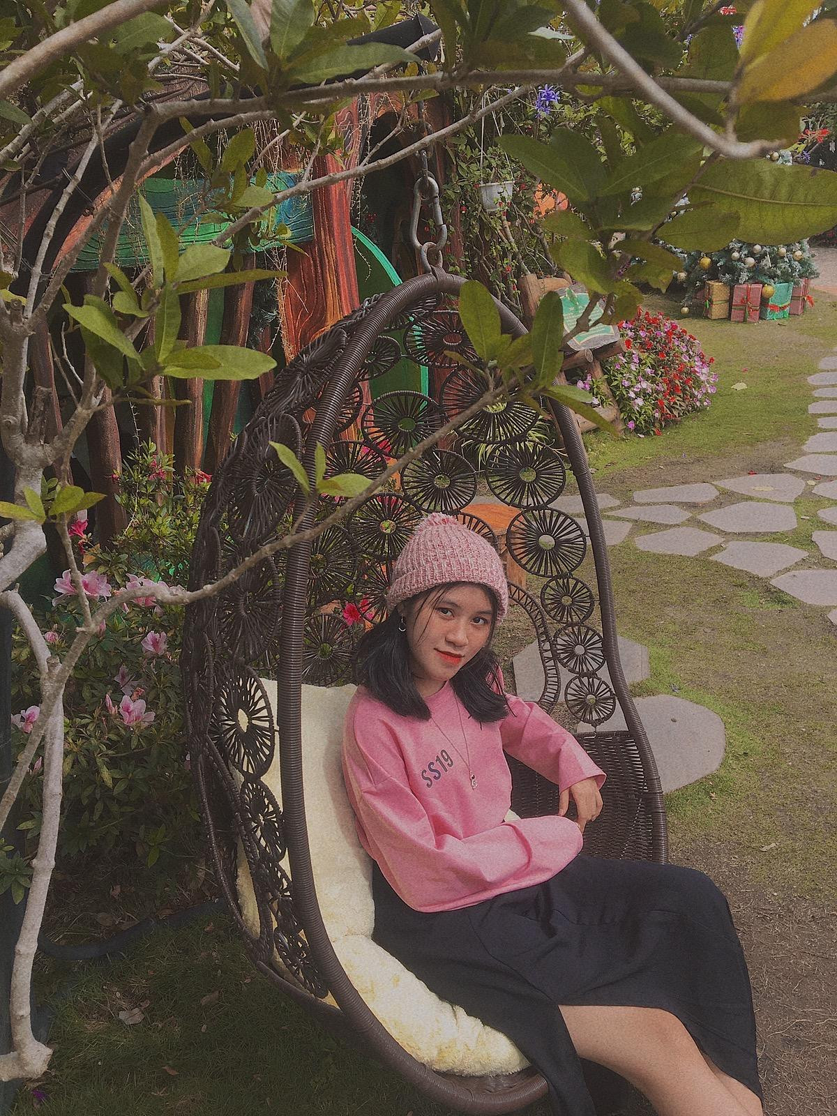 Yến Nhi đồng tình với quan điểm không nên cho các bé thiếu nhi tiếp xúc với nhạc chế. Yến Nhi đồng tình với quan điểm không nên cho các bé thiếu nhi tiếp xúc với nhạc chế.