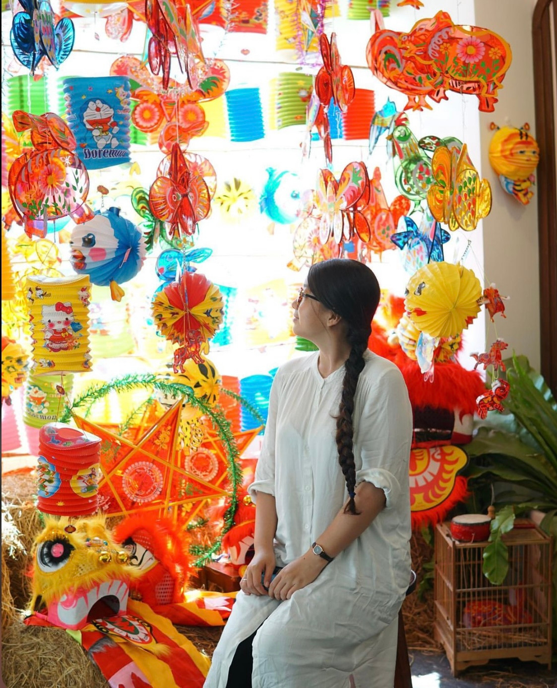 Tiệm trà với những chiếc lồng đèn gắn liền với ký ức tuổi thơ. Ảnh: FB Tiệm Trà Tháng Tư
