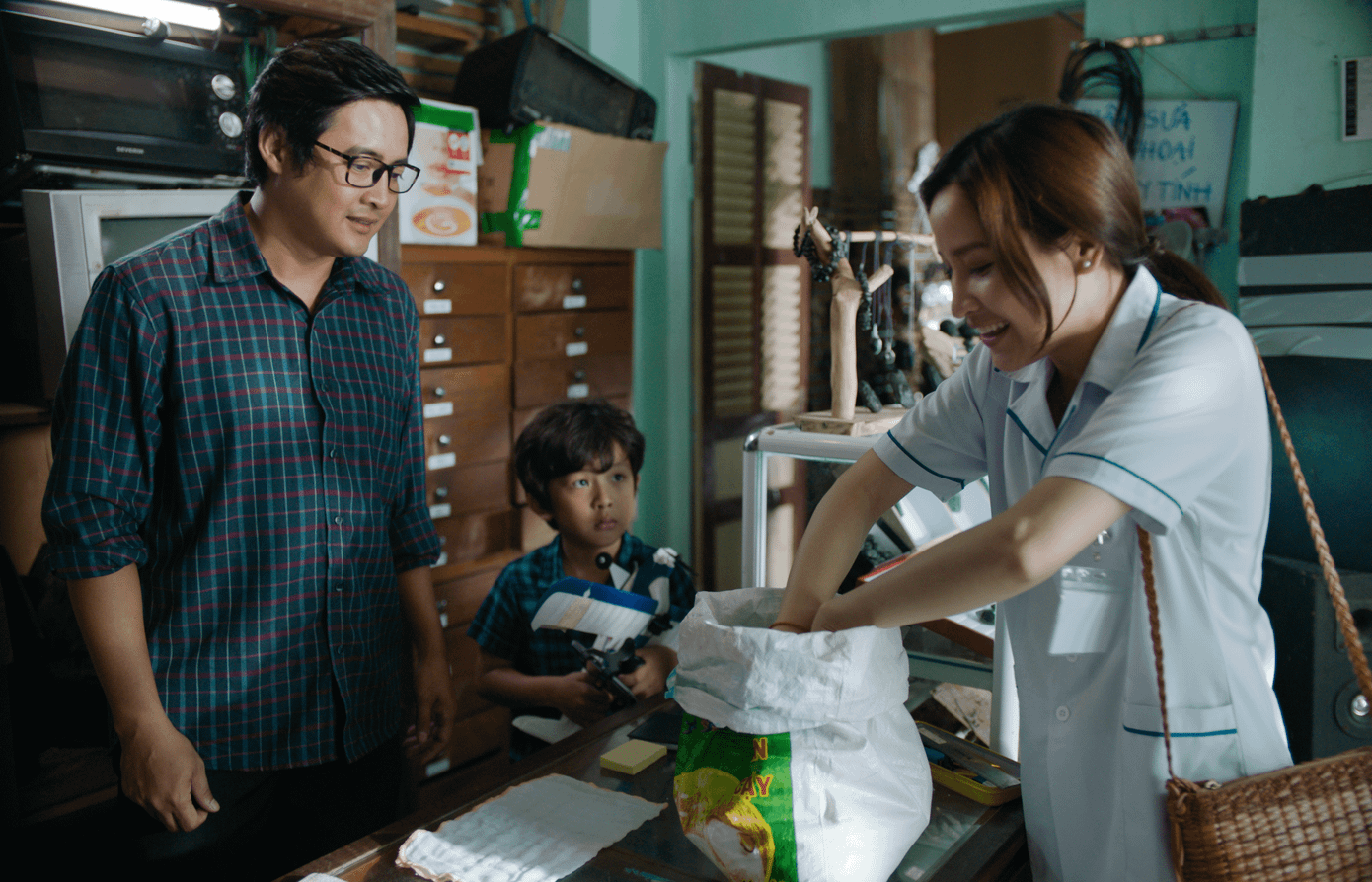 Hùng đã gặp được Maika trong lúc đang chìm trong nỗi buồn mất người thân.