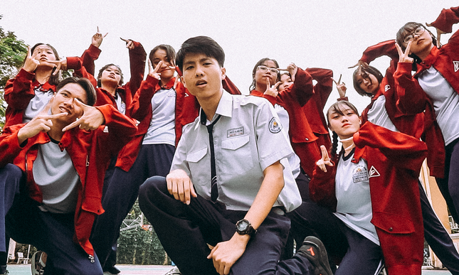 Cậu bạn từng gây ấn tượng với khả năng rap "thần sầu" trong bản rap học đường. Cậu bạn từng gây ấn tượng với khả năng rap "thần sầu" trong bản rap học đường.