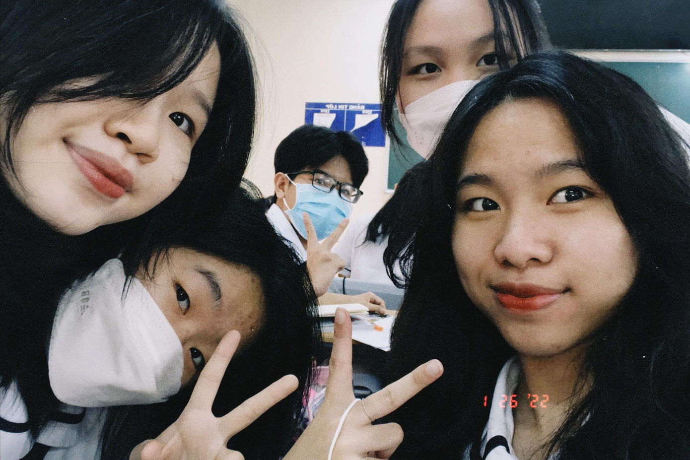 Khả Di (ngoài cùng bên trái) tin tưởng ĐGNL sẽ là một lựa chọn khác để cô bạn có thể vào được trường ĐH mơ ước. Ảnh: NVCC.