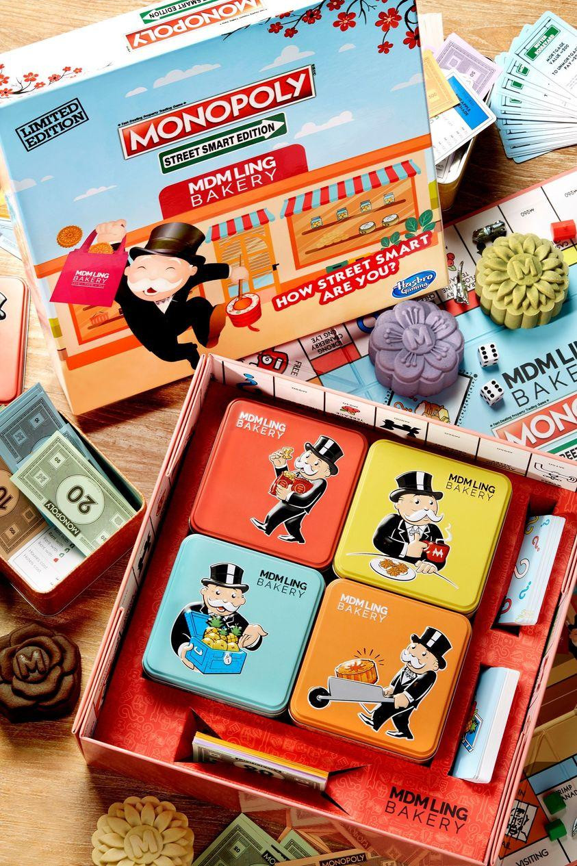 Chơi cờ tỷ phú hay cờ tướng sau khi ăn bánh Trung Thu, cũng có vẻ thú vị đấy nhỉ? Ảnh: MDM Ling Bakery