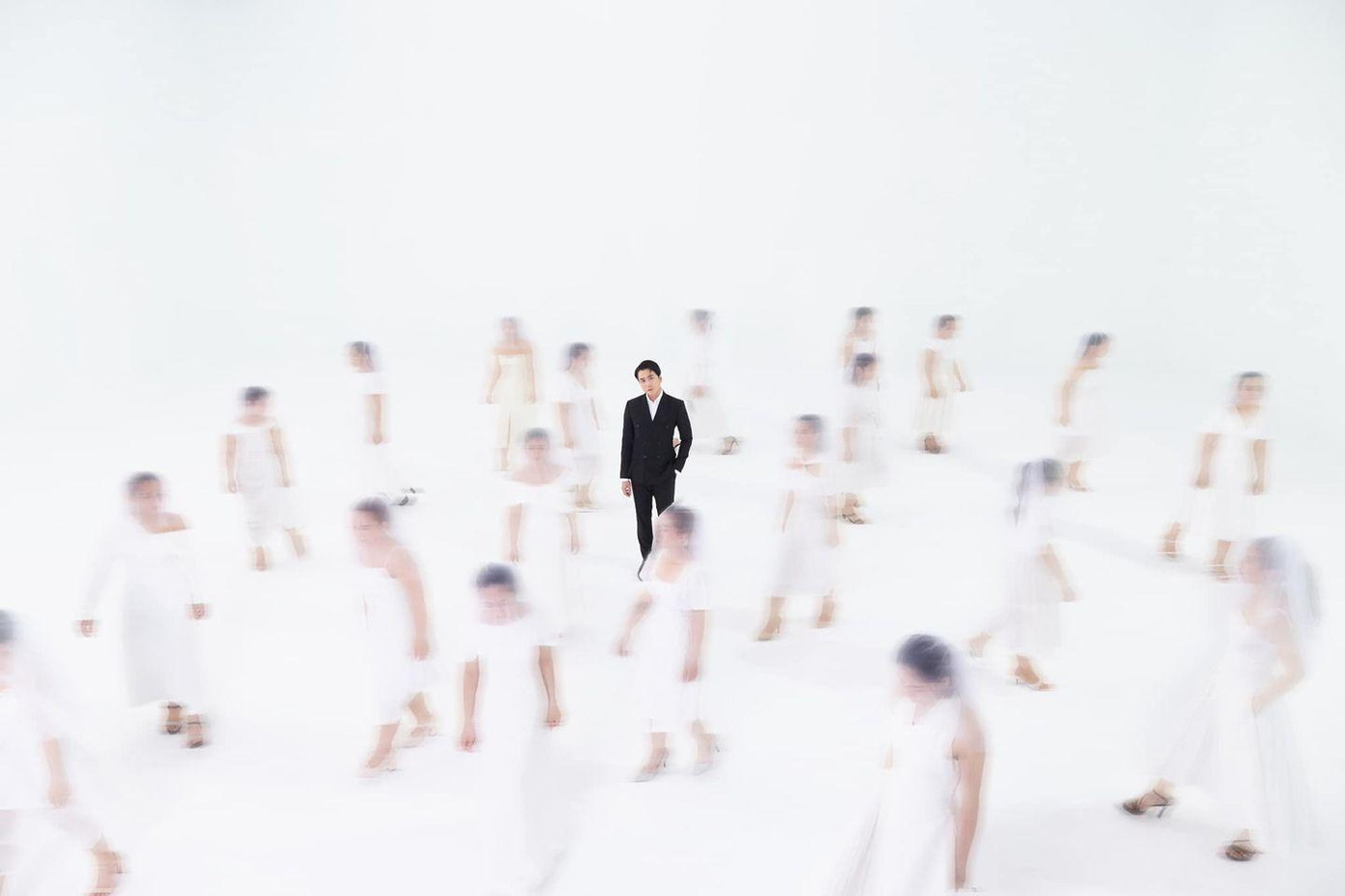 Hình ảnh liên quan đến "đám cưới" được hai nghệ sĩ đăng tải. Hình ảnh liên quan đến "đám cưới" được hai nghệ sĩ đăng tải.