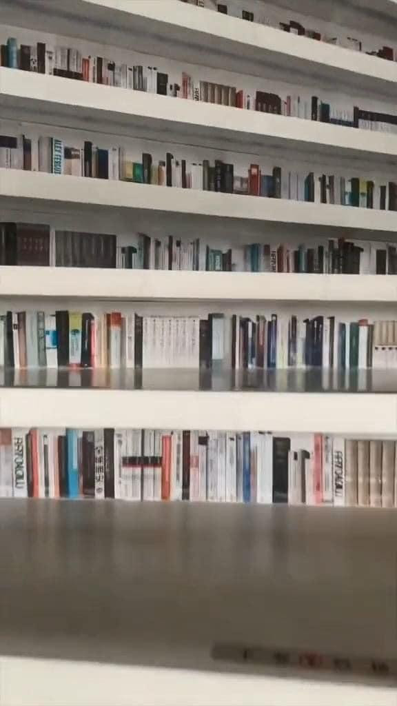 Nhưng nhìn từ xa thì chẳng ai phát hiện được sự khác thường đâu nhỉ!