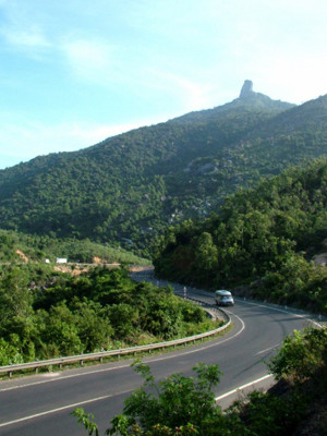 Đèo Cả nhìn lên Đá Bia Ảnh: lê Minh. Đèo Cả nhìn lên Ds Bia Ảnh: lê Minh