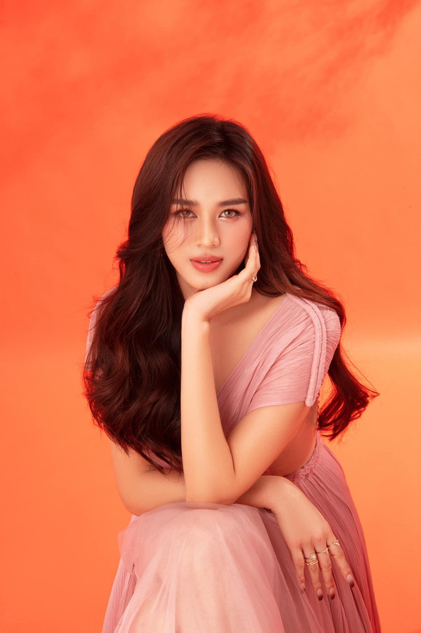 Và cũng có thể coi là bộ ảnh cuối cùng mà cô gấp rút thực hiện để kịp trở về ăn Tết Nguyên Đán bên gia đình.