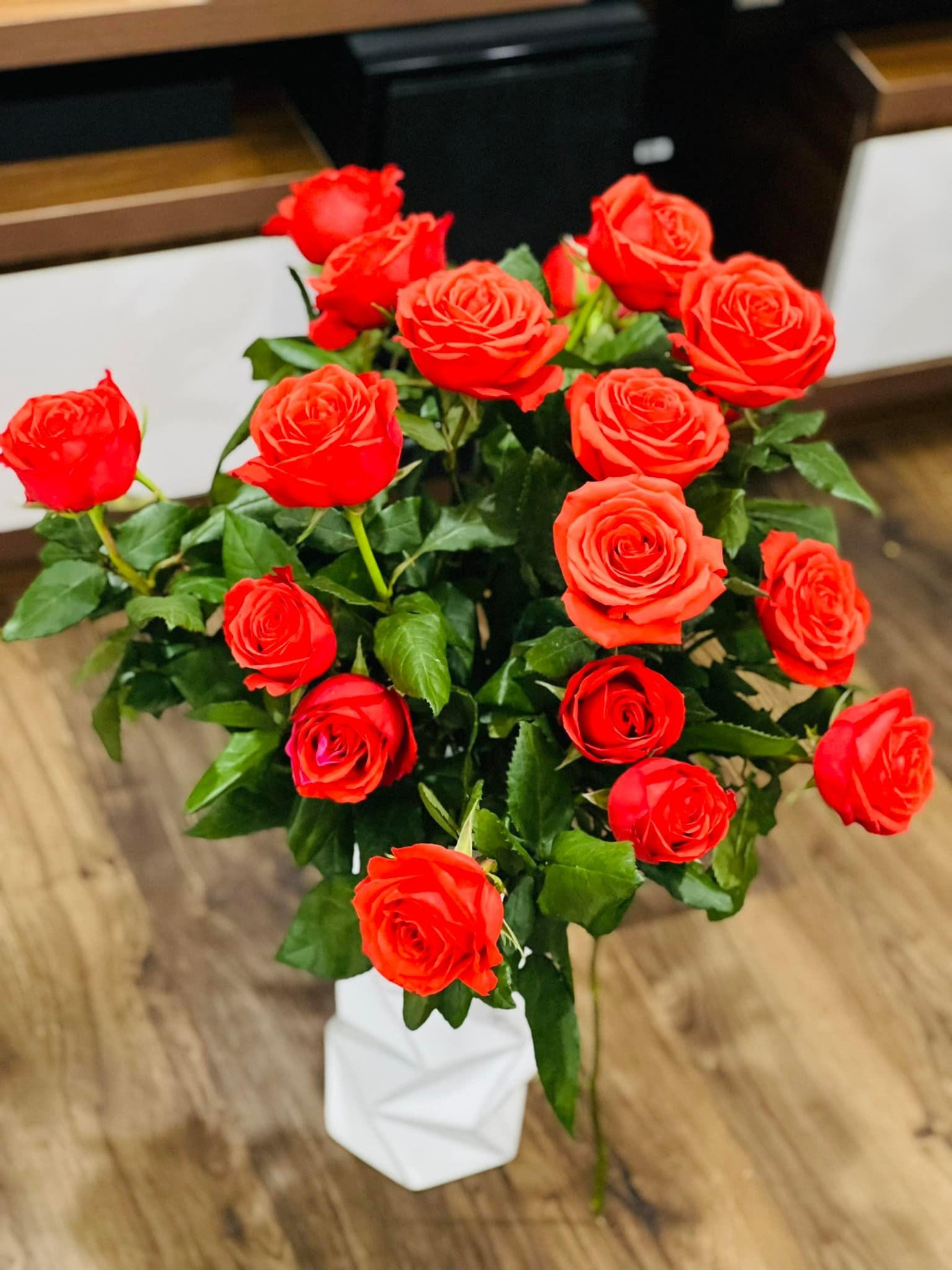 Ngọc Hà chia sẻ cô trang hoàng nhà cửa đón Tết với hy vọng sẽ mở ra một năm mới an bình, nhiều may mắn. Ngọc Hà chia sẻ cô trang hoàng nhà cửa đón Tết với hy vọng sẽ mở ra một năm mới an bình, nhiều may mắn.