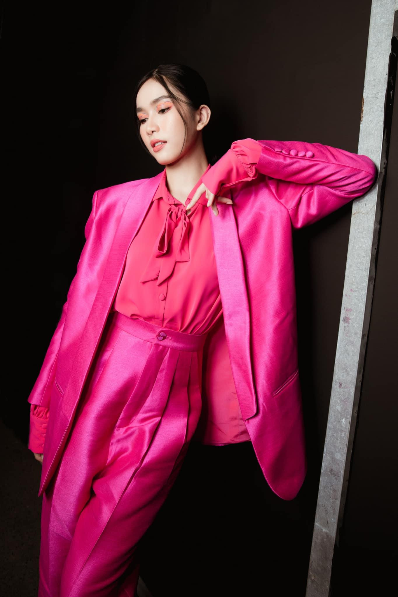 Á hậu Việt Nam 2020 khoe nhan sắc xinh đẹp và yêu kiều nhận được nhiều lời khen của các fans. Á hậu Việt Nam 2020 khoe nhan sắc xinh đẹp và yêu kiều nhận được nhiều lời khen của các fans.