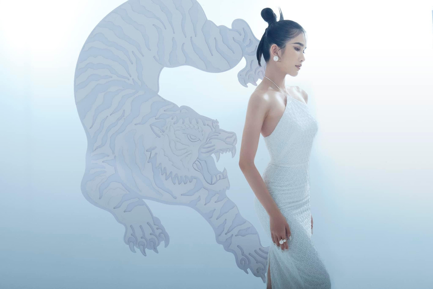 Bên cạnh đó cô cũng tích cực chuẩn bị cho cuộc thi Hoa hậu Quốc tế 2022 dự kiến tổ chức vào cuối năm nay.