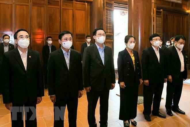 Quang cảnh lễ dâng hương. (Ảnh: TTXVN)