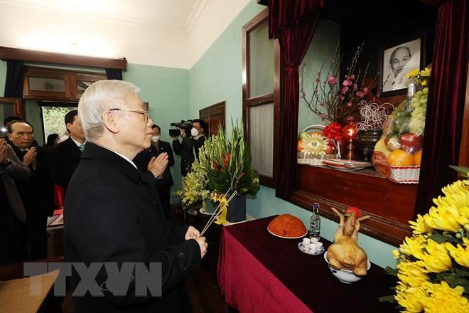 Tổng Bí thư Nguyễn Phú Trọng dâng hương tưởng niệm Chủ tịch Hồ Chí Minh tại Nhà 67. (Ảnh: Trí Dũng/TTXVN) Tổng Bí thư Nguyễn Phú Trọng dâng hương tưởng niệm Chủ tịch Hồ Chí Minh tại Nhà 67. (Ảnh: Trí Dũng/TTXVN)