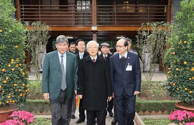 Tổng Bí thư Nguyễn Phú Trọng thăm nơi ở và làm việc của Chủ tịch Hồ Chí Minh. (Ảnh: Trí Dũng/TTXVN) Tổng Bí thư Nguyễn Phú Trọng thăm nơi ở và làm việc của Chủ tịch Hồ Chí Minh. (Ảnh: Trí Dũng/TTXVN)