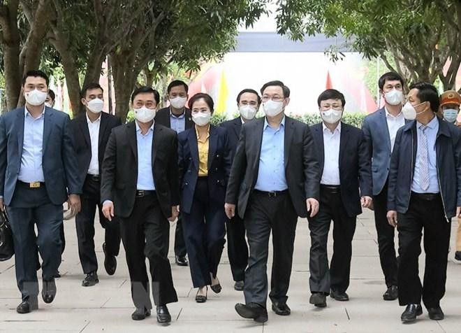 Ngày 30/1, Chủ tịch Quốc hội Vương Đình Huệ dâng hương tưởng niệm Chủ tịch Hồ Chí Minh tại khu di tích quốc gia đặc biệt Kim Liên, Nam Đàn, tỉnh Nghệ An. Ảnh: TTXVN