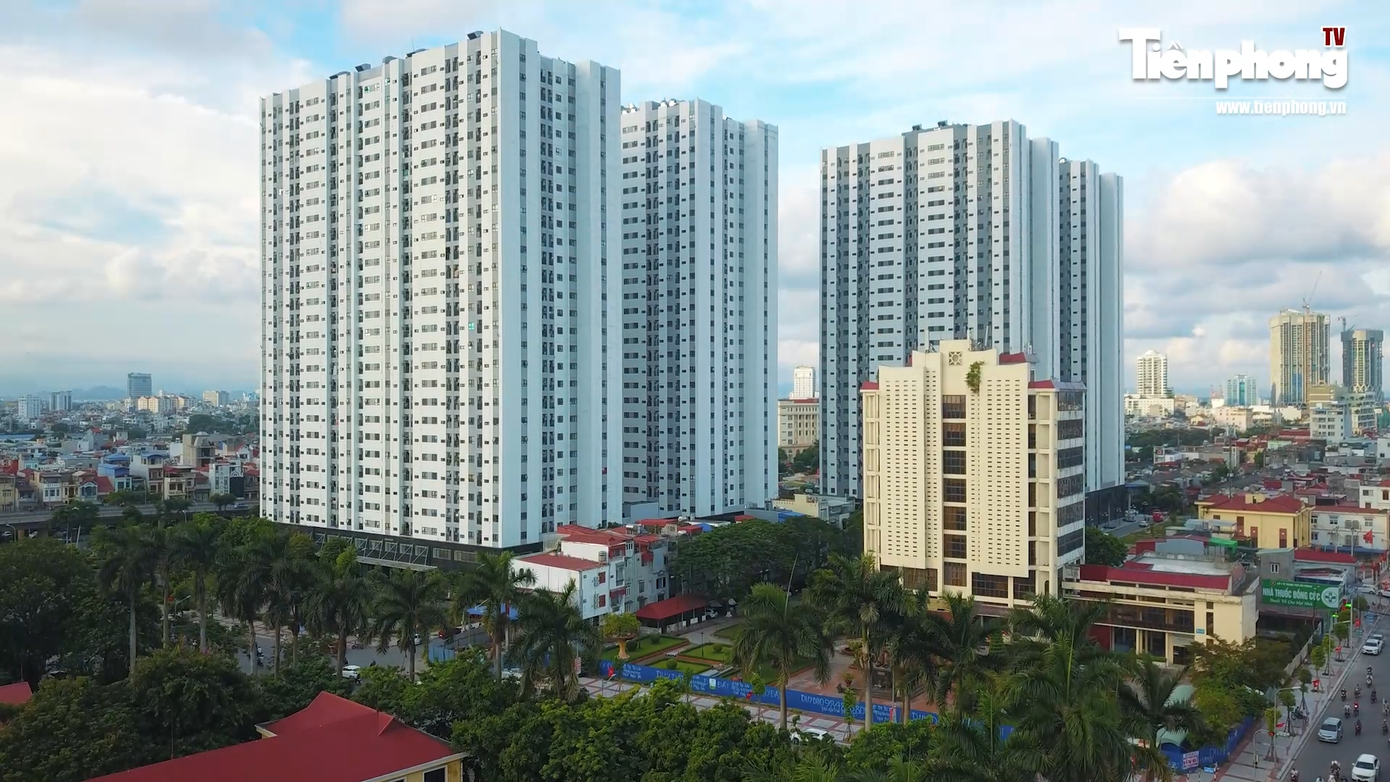 Nằm cạnh 2 tòa HH3, HH4 là tòa HH1, HH2 được khởi công tháng 3/2019 với tổng vốn đầu tư trên 1.200 tỷ đồng, hiện cũng đã hoàn thiện và bàn giao cho các hộ dân về ở.