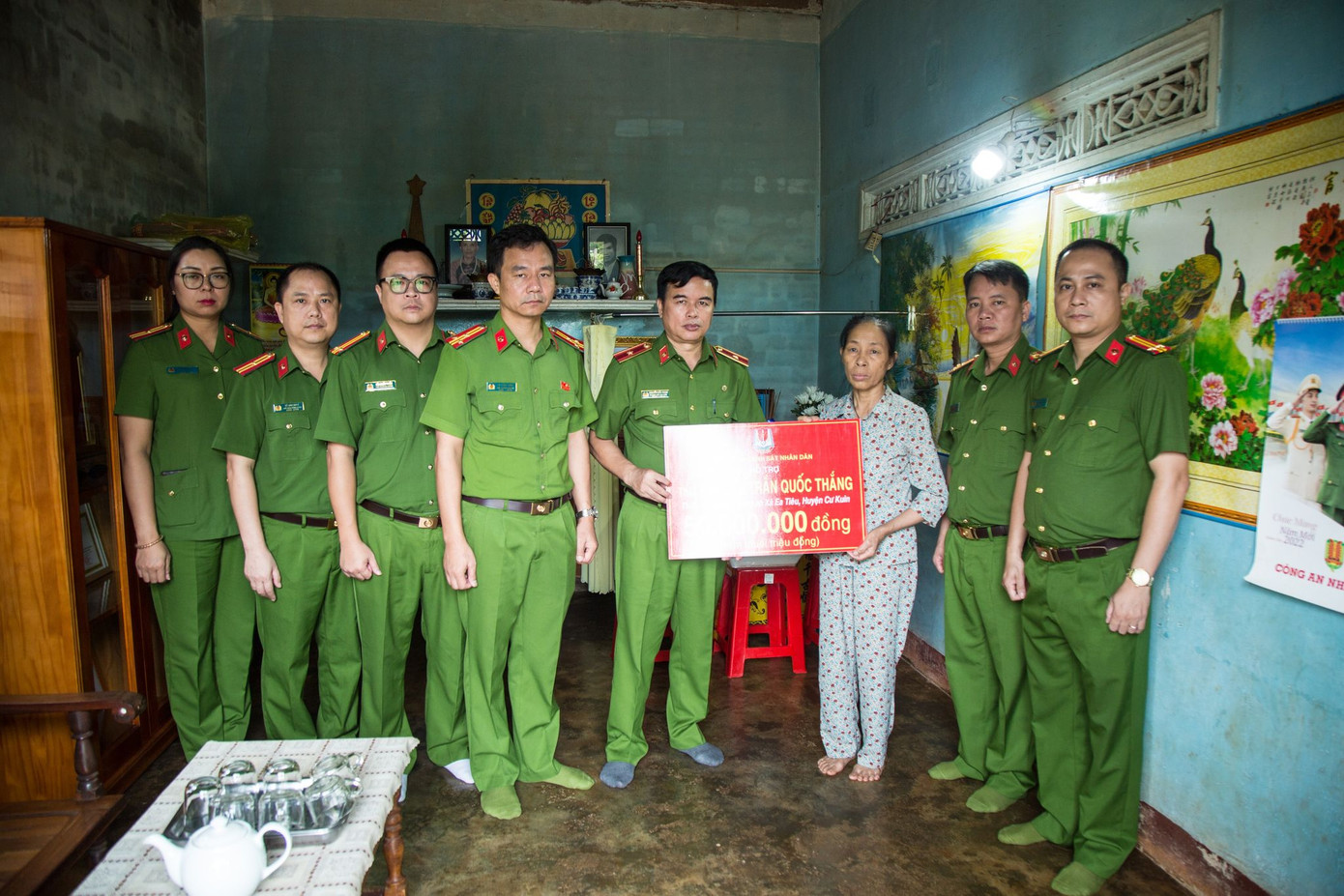 Đại diện thân nhân các liệt sĩ trân trọng cảm ơn sự quan tâm của Học viện CSND đã chia sẻ kịp thời với những đau thương, mất mát của gia đình. Đại diện thân nhân các liệt sĩ trân trọng cảm ơn sự quan tâm của Học viện CSND đã chia sẻ kịp thời với những đau thương, mất mát của gia đình.