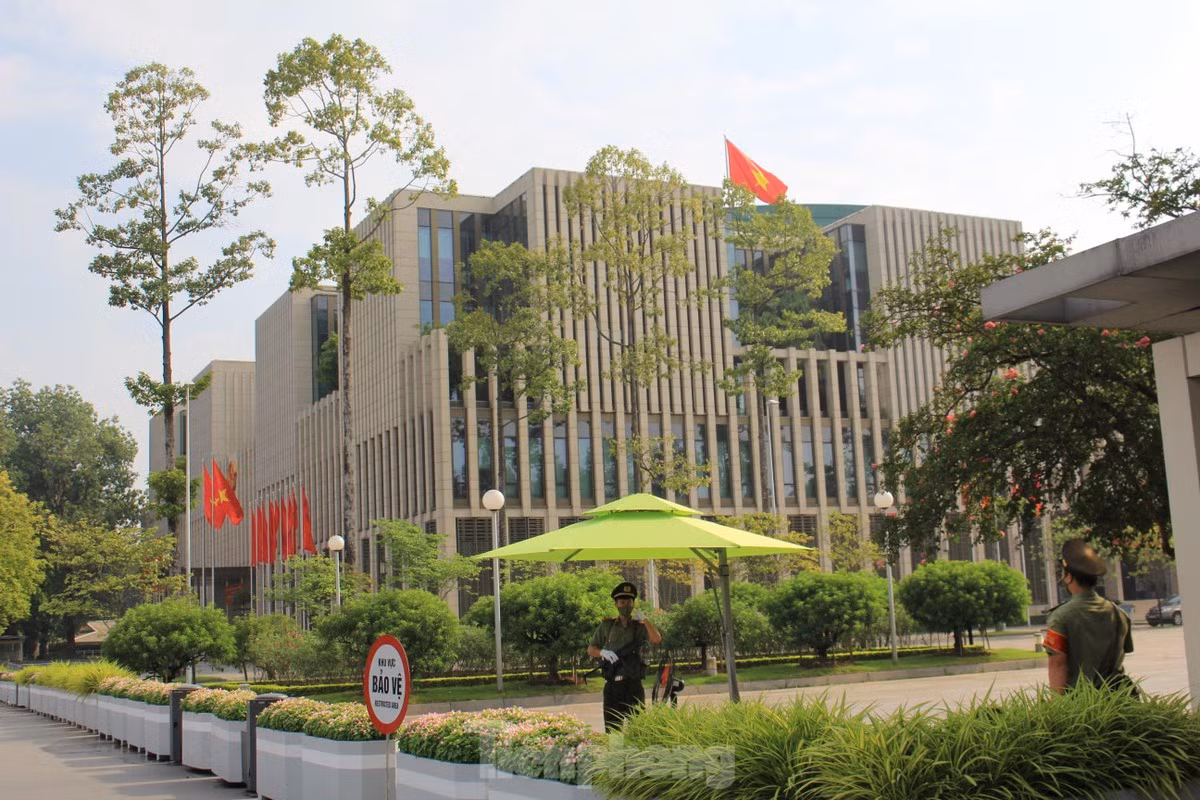 Tòa nhà Quốc hội Việt Nam, hay Hội trường Ba Đình (đường Độc Lập, Ba Đình) được khởi công xây dựng vào năm 2009. (Ảnh: Lộc Liên)