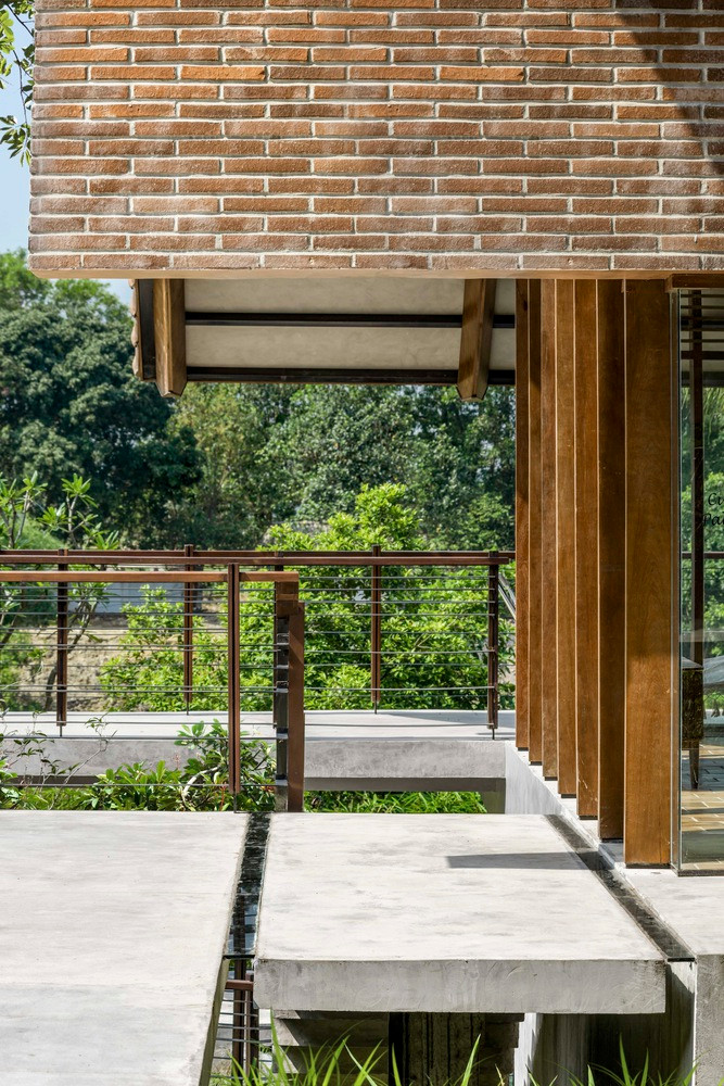 Các cây lớn khác, chủ yếu là cây ăn quả và hoa bản địa, được kết hợp để tối đa hóa tầm nhìn ra hồ và không gian xanh. Các cây lớn khác, chủ yếu là cây ăn quả và hoa bản địa, được kết hợp để tối đa hóa tầm nhìn ra hồ và không gian xanh.