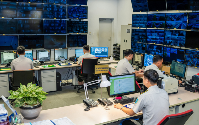 Truy tìm chiếc ví đựng hơn 100 triệu đồng và điện thoại Vertu rơi ở sân bay ảnh 2