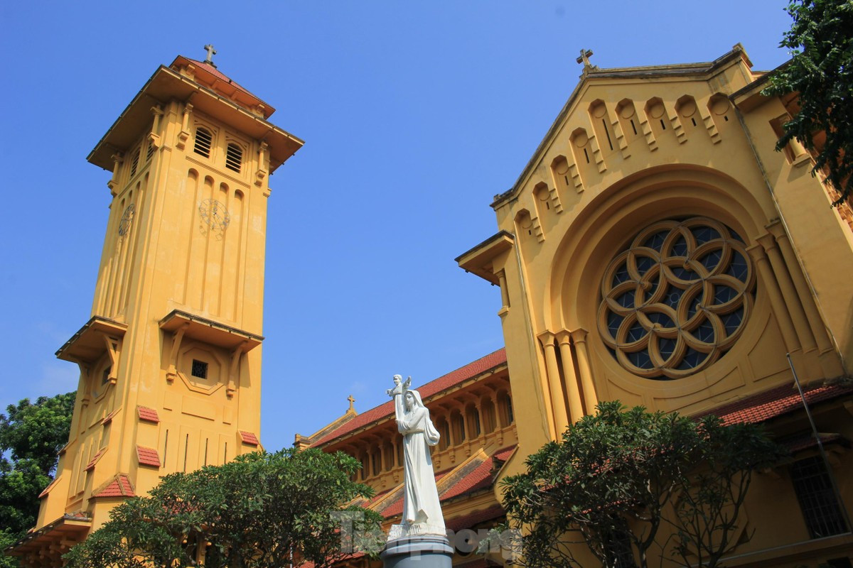 Nhà thờ Cửa Bắc được xây dựng từ những năm 1925 – 1931 bởi kiến trúc sư người Pháp – Ernest Hébrard. Đây là nhà thờ Công giáo La Mã, thuộc Tổng giáo phận Hà Nội. (Ảnh: Lộc Liên) Nhà thờ Cửa Bắc được xây dựng từ những năm 1925 – 1931 bởi kiến trúc sư người Pháp – Ernest Hébrard. Đây là nhà thờ Công giáo La Mã, thuộc Tổng giáo phận Hà Nội. (Ảnh: Lộc Liên)