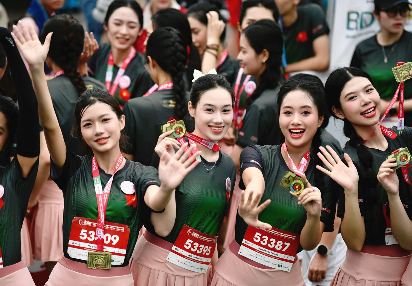 Thí sinh Nguyễn Mai Phương chia sẻ cô đã có trải nghiệm khó quên cùng các thí sinh Hoa hậu Việt Nam 2025 trong những ngày vừa qua tại Quảng Trị. "Tôi tin rằng nếu ai muốn tìm hiểu về một vùng đất với bề dày lịch sử hào hùng, cảm nhận tình yêu thương chân thành, sự hoài niệm và những cảm xúc nguyên bản thì Quảng Trị là nơi chạm đến trái tim một cách rất riêng", Mai Phương bày tỏ.