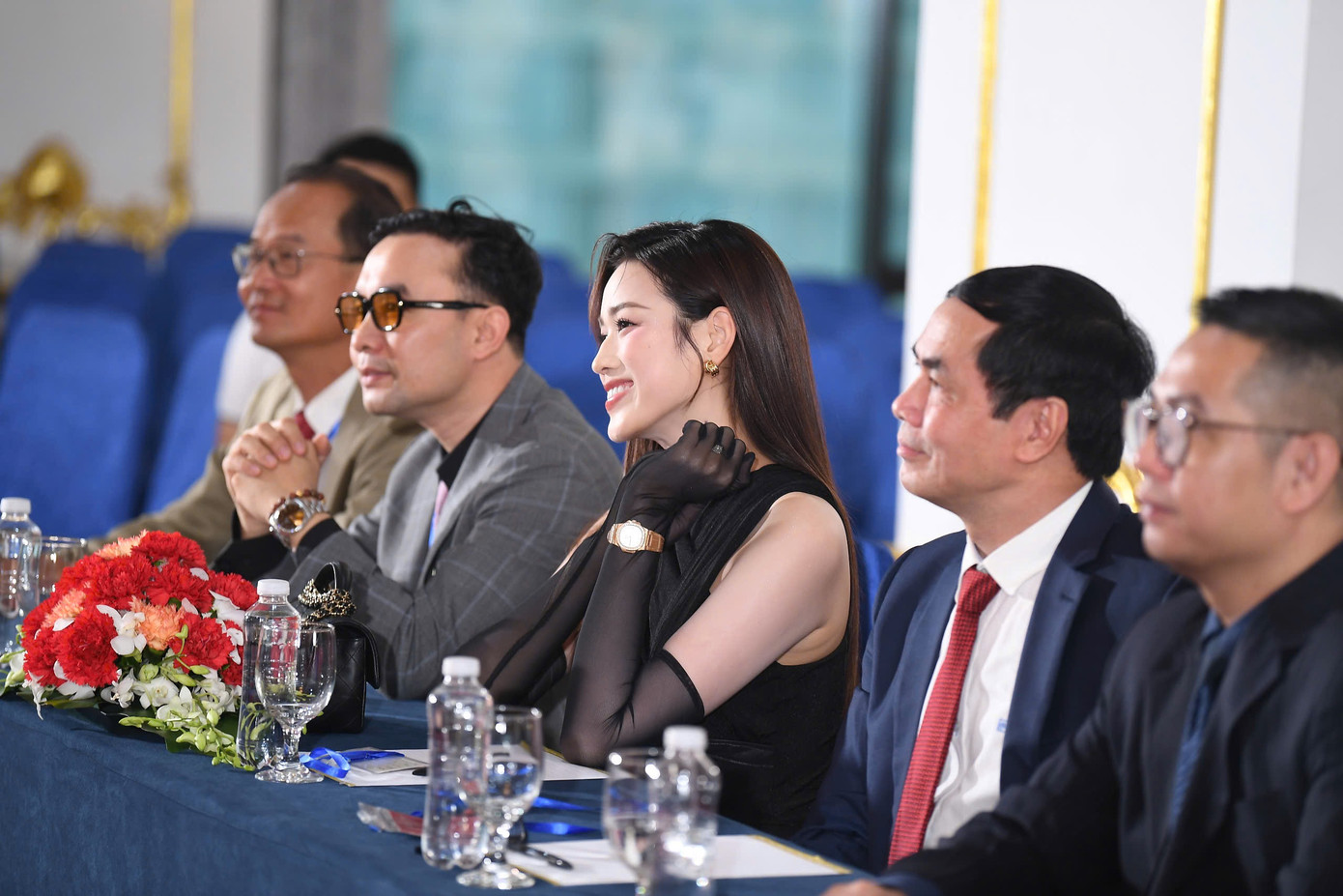 “Tôi hồi hộp và háo hức khi trở lại Hoa hậu Việt Nam 2024 với vai trò giám khảo Vòng Sơ khảo phía Bắc. Cảm xúc lần đầu tham dự cuộc thi vẫn nguyên vẹn. Các thí sinh đều có sự chuẩn bị kỹ lưỡng, nghiêm túc khi bước vào hành trình chinh phục vương miện”, Hoa hậu Đỗ Thị Hà nói.