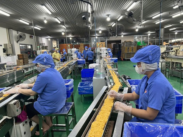 Doanh nghiệp thực phẩm đang tích cực chuyển đổi xanh để đáp ứng yêu cầu của các nhà mua hàng quốc tế lẫn trong nước. Ảnh: Thanh Nhân. Doanh nghiệp thực phẩm đang tích cực chuyển đổi xanh để đáp ứng yêu cầu của các nhà mua hàng quốc tế lẫn trong nước. Ảnh: Thanh Nhân.