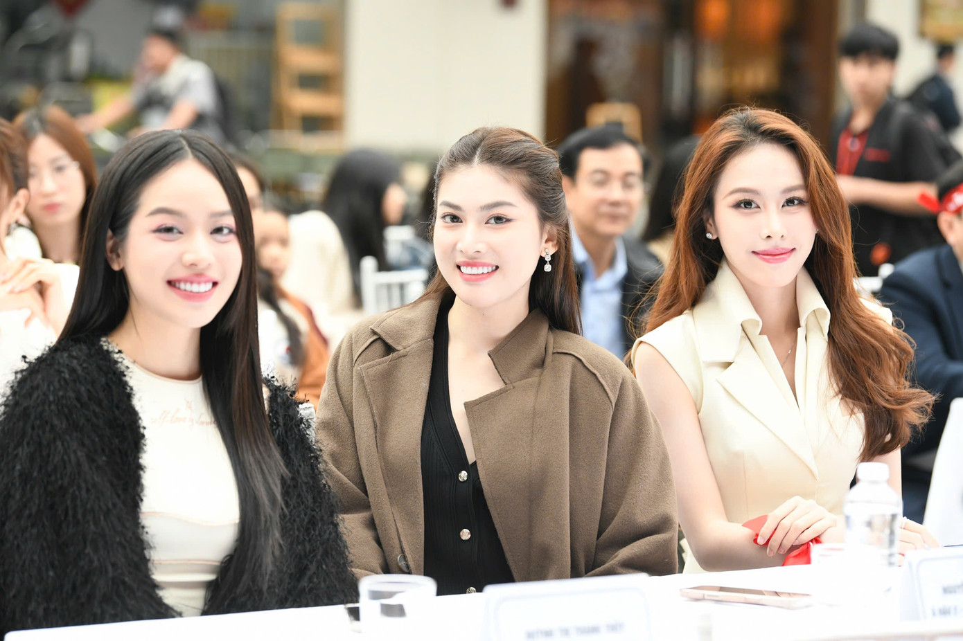 Sáng 16/3, sự kiện “Giọt hồng cội Việt” diễn ra tại Lynn Times Thanh Thủy, Phú Thọ, có sự tham dự của Hoa hậu Thanh Thủy, Á hậu Ngọc Hằng, Á hậu Ngọc Thảo và các người đẹp Thanh Tâm, Ngọc Mai, Giáng My, Kim Trà My. Sáng 16/3, sự kiện “Giọt hồng cội Việt” diễn ra tại Lynn Times Thanh Thủy, Phú Thọ, có sự tham dự của Hoa hậu Thanh Thủy, Á hậu Ngọc Hằng, Á hậu Ngọc Thảo và các người đẹp Thanh Tâm, Ngọc Mai, Giáng My, Kim Trà My.