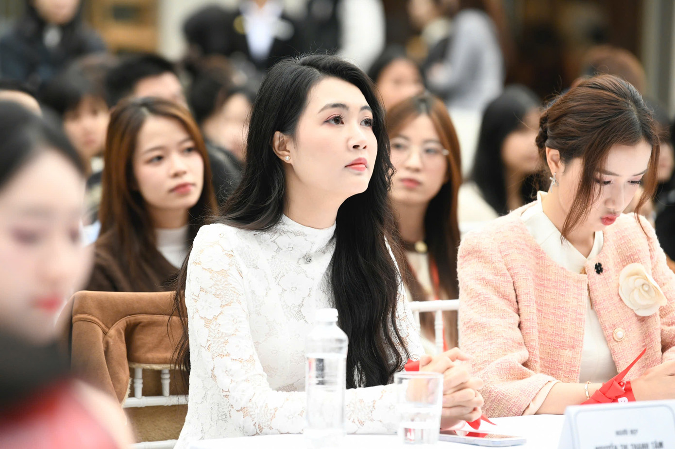 Sự kiện "Giọt hồng cội Việt" được báo Tiền Phong phối hợp cùng Hội Chữ thập Đỏ, Tỉnh Đoàn Phú Thọ và Lynn Times Thanh Thuỷ tổ chức lần thứ 2 - năm 2025 góp phần cộng hưởng và lan toả mạnh mẽ hơn nữa nghĩa cử cao đẹp, những câu chuyện đong đầy cảm xúc về sự sẻ chia, về tình người, về lòng nhân ái. Sự kiện "Giọt hồng cội Việt" được báo Tiền Phong phối hợp cùng Hội Chữ thập Đỏ, Tỉnh Đoàn Phú Thọ và Lynn Times Thanh Thuỷ tổ chức lần thứ 2 - năm 2025 góp phần cộng hưởng và lan toả mạnh mẽ hơn nữa nghĩa cử cao đẹp, những câu chuyện đong đầy cảm xúc về sự sẻ chia, về tình người, về lòng nhân ái.