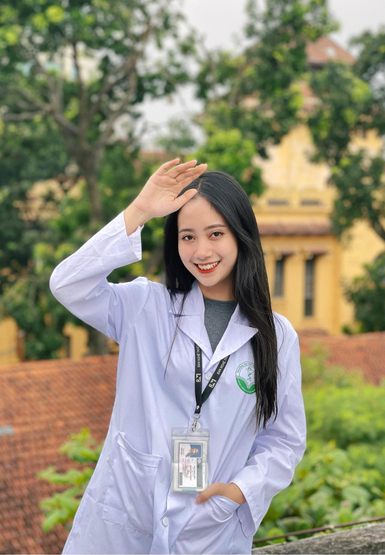 Năm 2024, cô tốt nghiệp bằng Dược sĩ và được Khen thưởng đạt thành tích xuất sắc trong 5 năm học tại Đại học Dược Hà Nội.