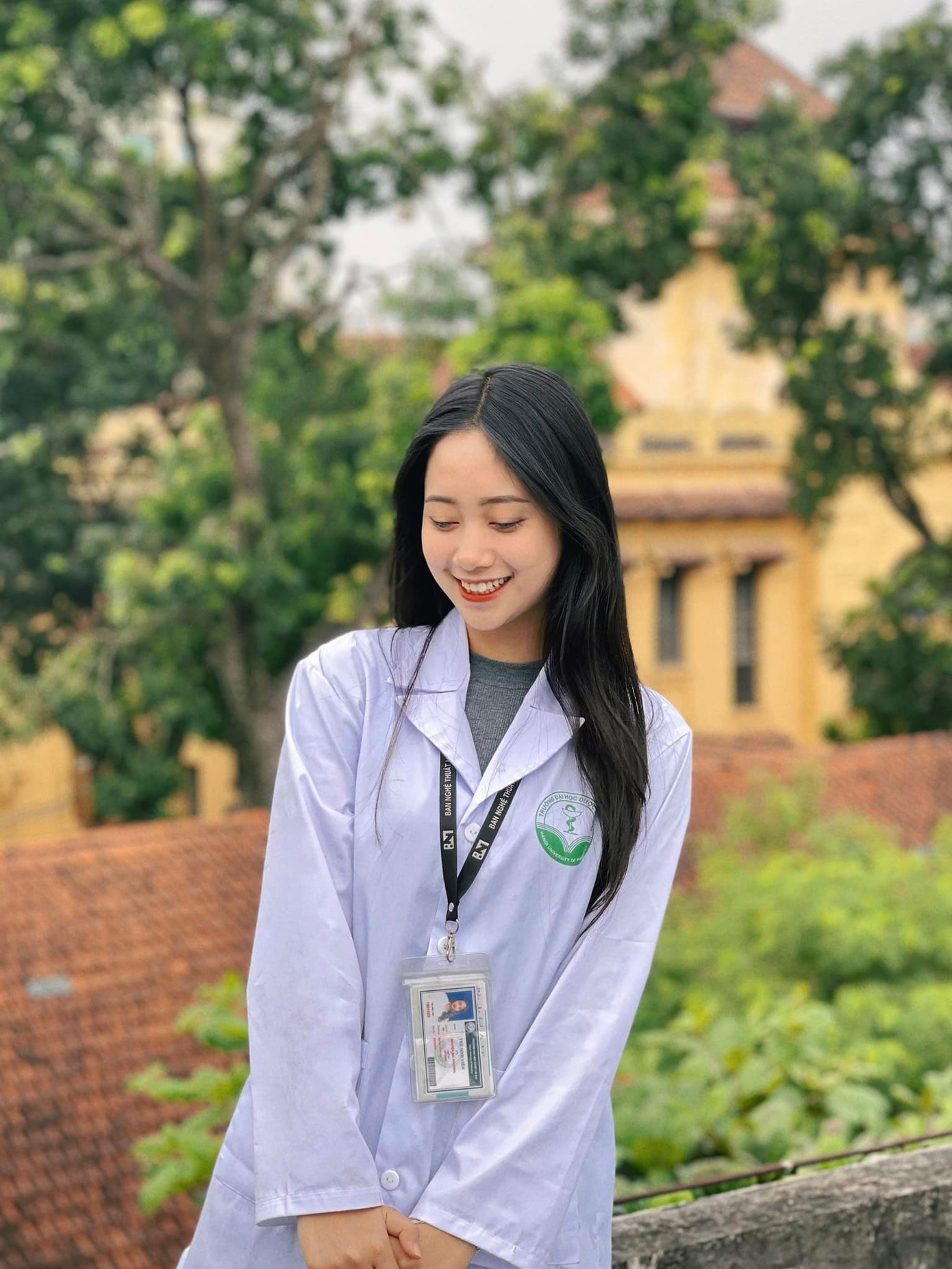 Năm 2024, cô tốt nghiệp bằng Dược sĩ và được Khen thưởng đạt thành tích xuất sắc trong 5 năm học tại Đại học Dược Hà Nội.