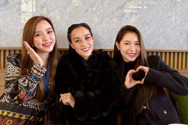 Từ trái qua: Hoàng Oanh, Thúy Nga và Duy Uyên. Từ trái qua: Hoàng Oanh, Thúy Nga và Duy Uyên.