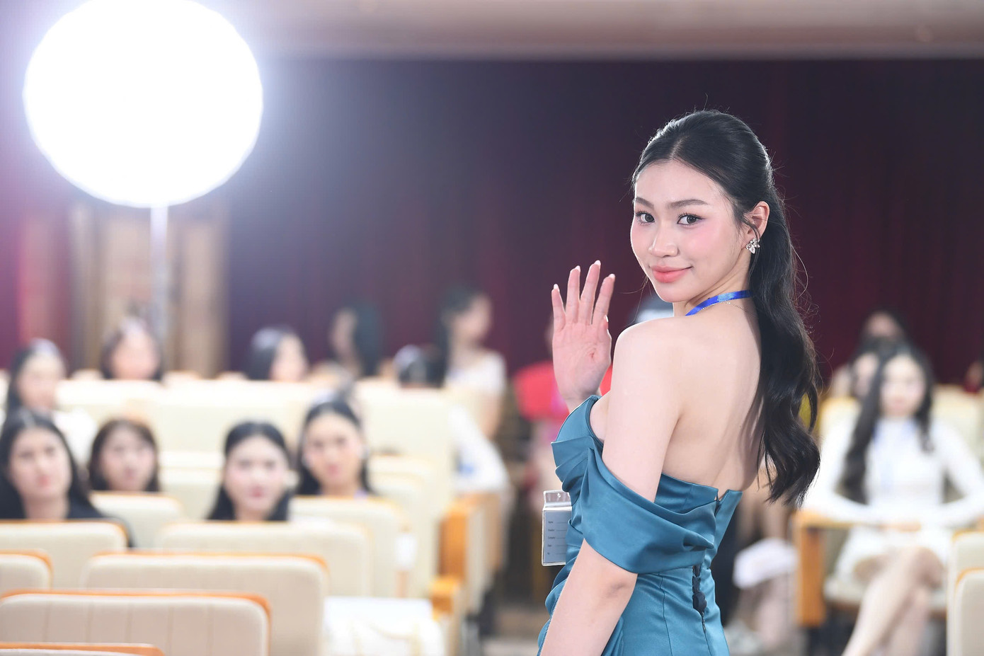 Trần Thị Huyền Cơ là Á khôi cuộc thi Nét đẹp sinh viên trường ĐH Tài chính Marketing 2023. Huyền Cơ tâm sự cô từng phân vân rất nhiều vì không biết liệu bản thân có làm được hay không trước quyết định ghi danh tại Hoa hậu Việt Nam 2024. Nhưng chính cuộc thi đã trở thành bước ngoặt, giúp cô khám phá bản thân và trưởng thành hơn từng ngày.