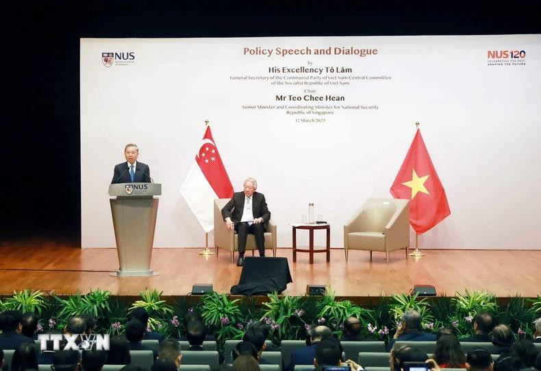 Tổng Bí thư Tô Lâm phát biểu chính sách tại Trường Chính sách công Lý Quang Diệu, Đại học Quốc gia Singapore. (Ảnh: Thống Nhất/TTXVN)