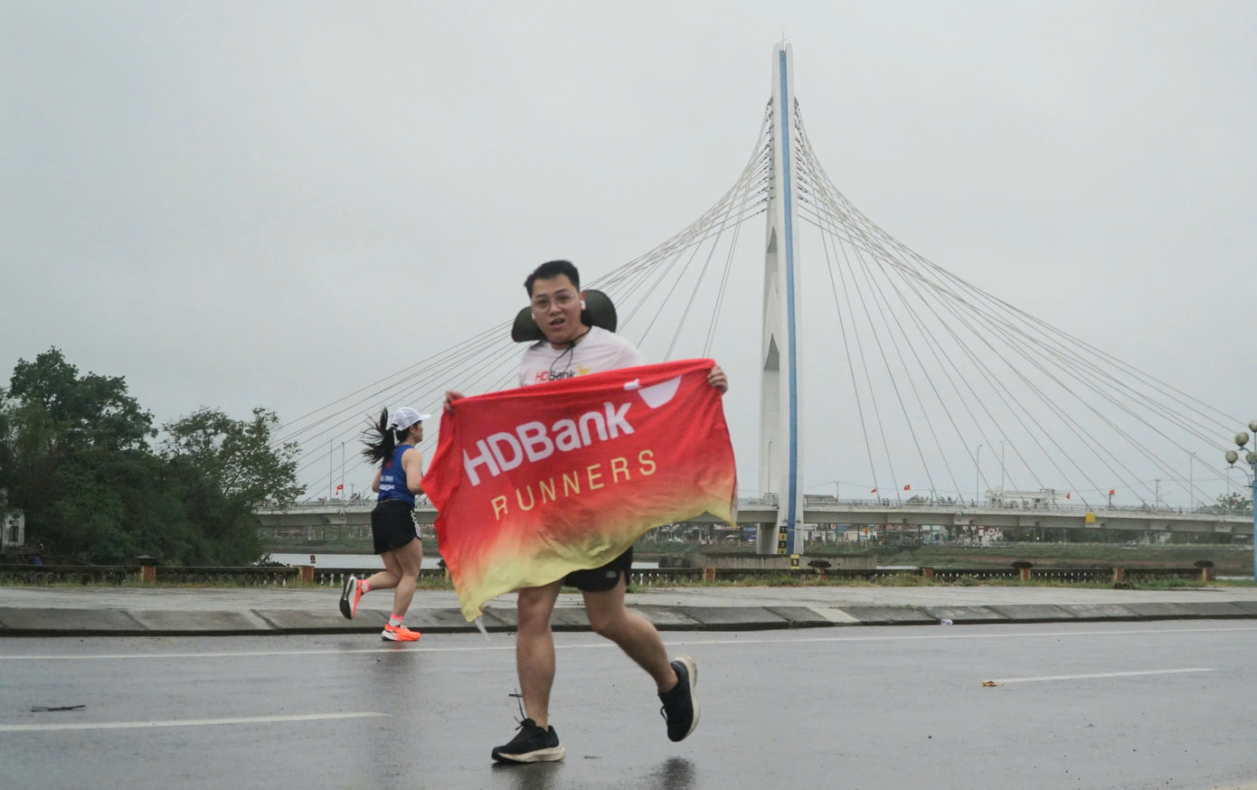 CLB HDBank Runners đã đồng hành nhiều năm cùng Giải Vô địch Quốc gia Marathon và cự ly dài báo Tiền Phong, một giải đấu thể thao hấp dẫn có lịch sử lâu đời nhất Việt Nam từ nhiều năm qua, đặt chân đến nhiều cung đường đẹp nhất của đất nước Việt Nam với tinh thần lan toả tình yêu thể thao đến cộng đồng.